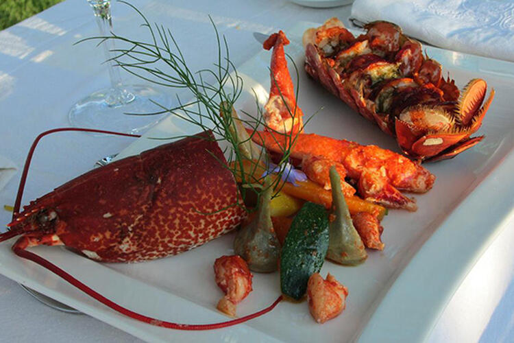 Le restaurant le Parasol à Ars-en-Ré propose une cuisine avec des produits locaux et des fruits de mer