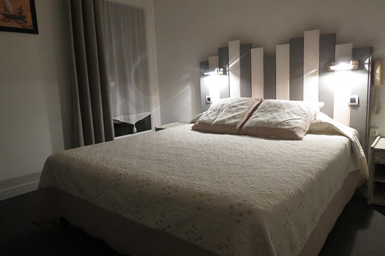 L'hôtel le Parasol propose des chambres confortables pour 3 personnes au coeur de l'île de Ré