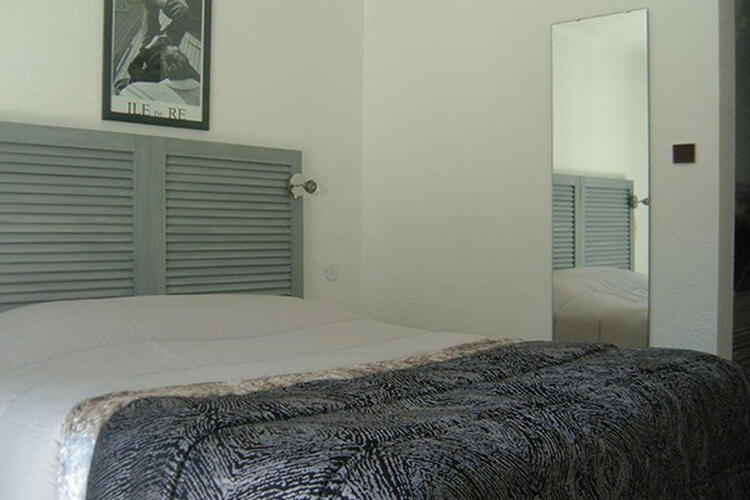 L'hôtel Le Parasol à Ars-en-Ré dispose de chambres avec baignoires balnéothérapie